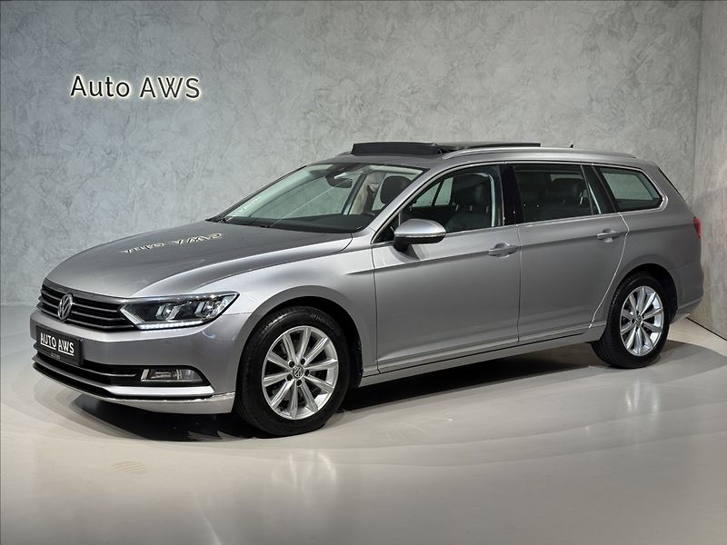Volkswagen Passat 2,0 TDi  DSG Highline Virtual - fotka 1 z 49