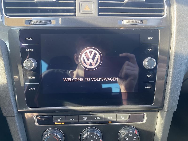 Volkswagen Golf 1.6TDi,PLNÁ VÝB.SUPER STAV!! - fotka 24 z 48