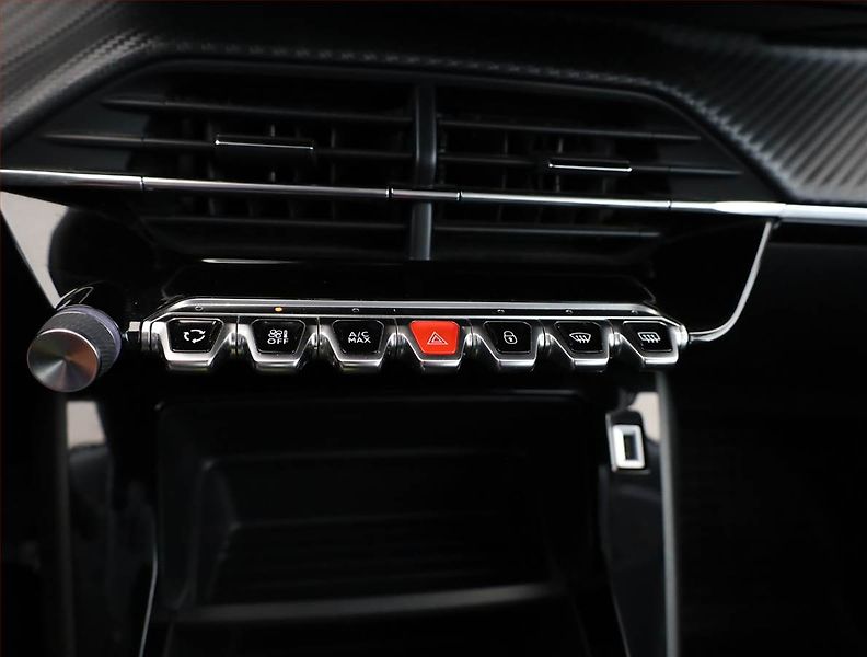Peugeot 2008 (2022) 1.2 PureTech, Tempomat - fotka 10 z 15