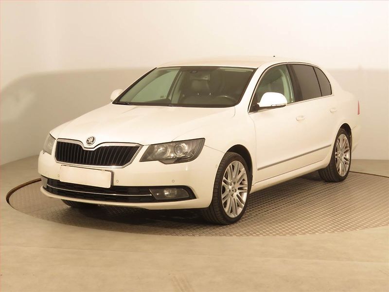 Škoda Superb (2013) Elegance 2.0 TDI, 4X4 - fotka 2 z 16