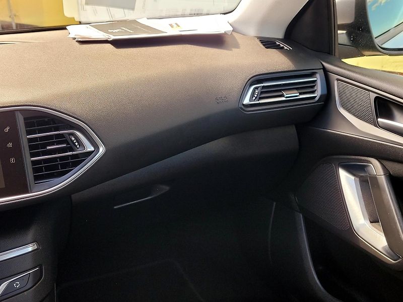 Peugeot 308 96kW,CZ,1maj,SERV.KNIHA       - fotka 29 z 40