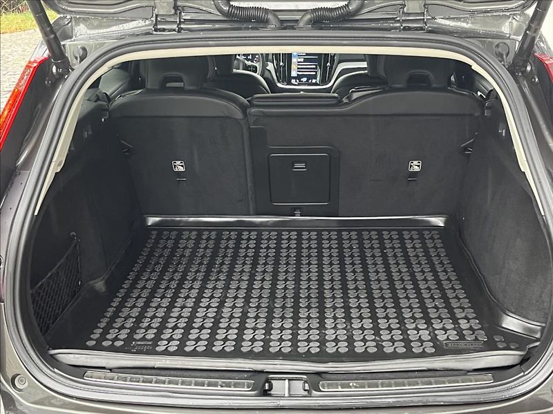 Volvo V60 2,0 CROSS COUNTRY - REZERVACE - fotka 21 z 23