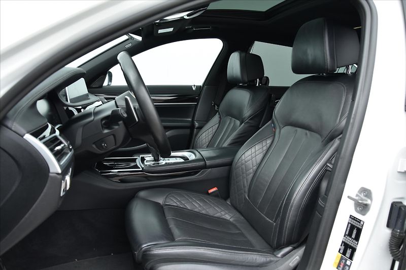 BMW Řada 7 745Le xDrive M PAKET LASER ČR - fotka 11 z 39
