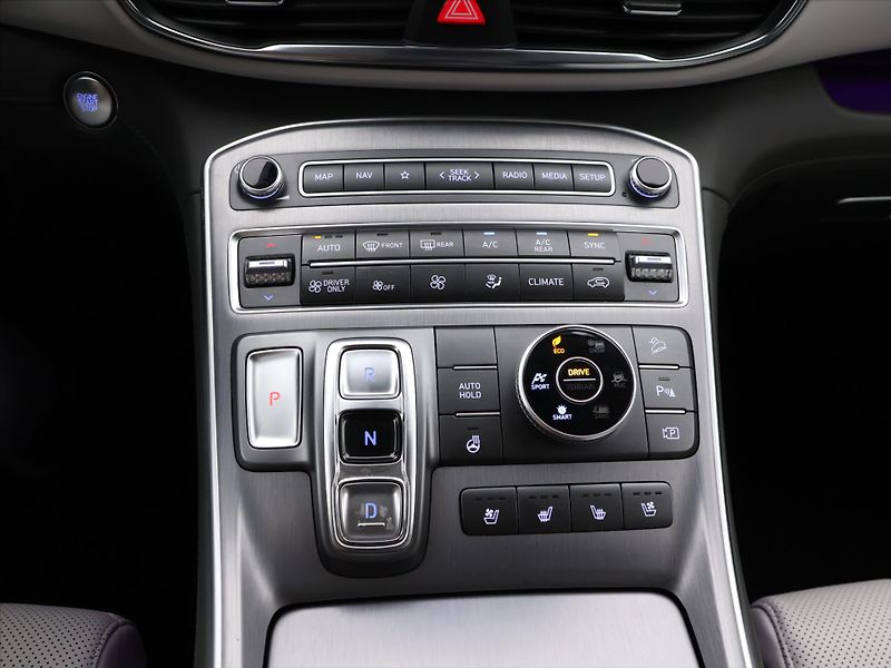 Hyundai Santa Fe 1.6 T-GDI HEV 4x4 CZ Luxury 1. - fotka 21 z 30