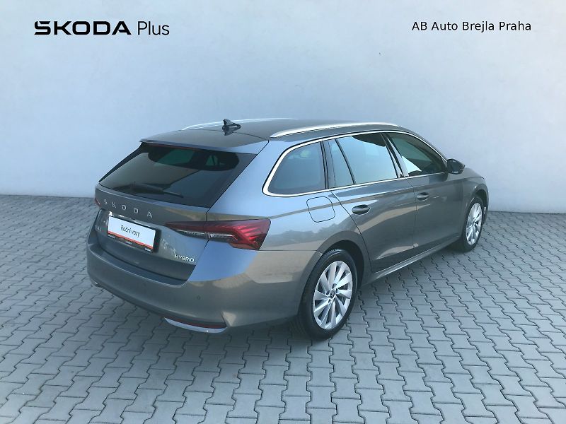 Škoda Octavia (2025) COMBI TOP SELECTION 1,5 TSI M- - fotka 2 z 27