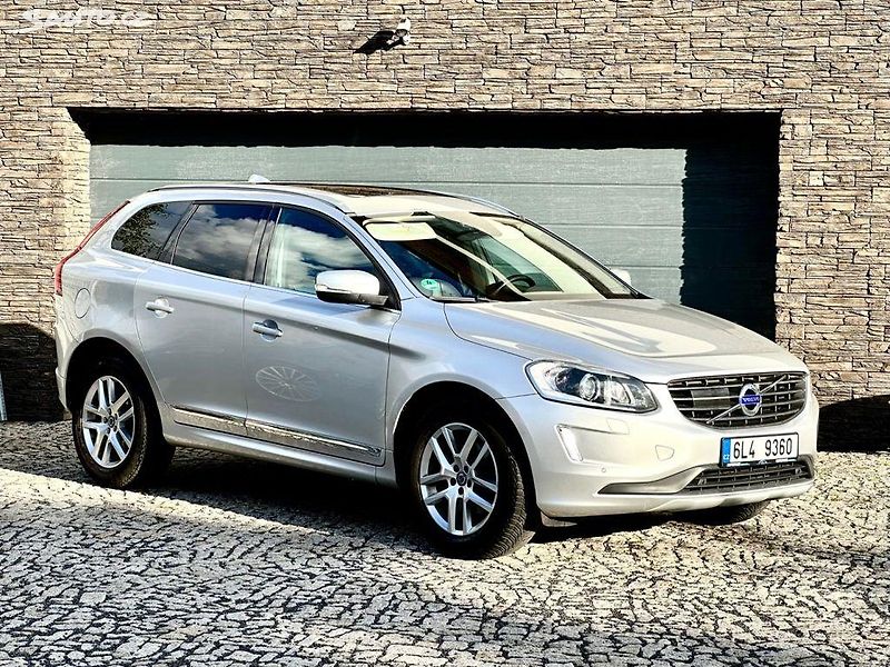 Volvo XC60 (2016) D5 4x4 - fotka 2 z 11