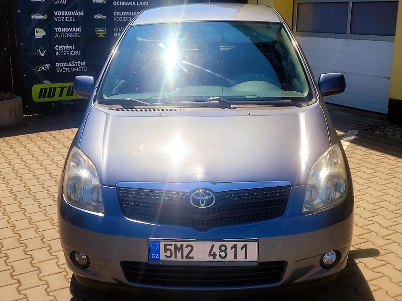 Toyota Corolla Verso 2,0 D-4d AUT.KLIMATIZACE - fotka 2 z 43