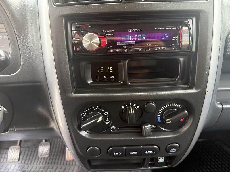 Suzuki Jimny 1,3i 4x4 63kW Tažné - fotka 17 z 21