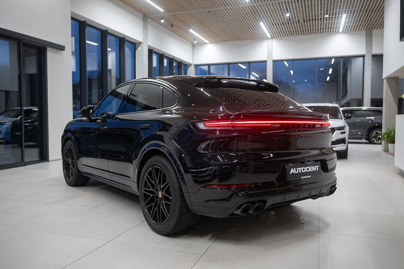 Porsche Cayenne (2025) S COUPÉ 4.0 V8 349KW VZDUCH TZ - fotka 9 z 52