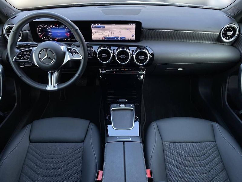 Mercedes-Benz Třídy A (2025) 200 - fotka 12 z 26