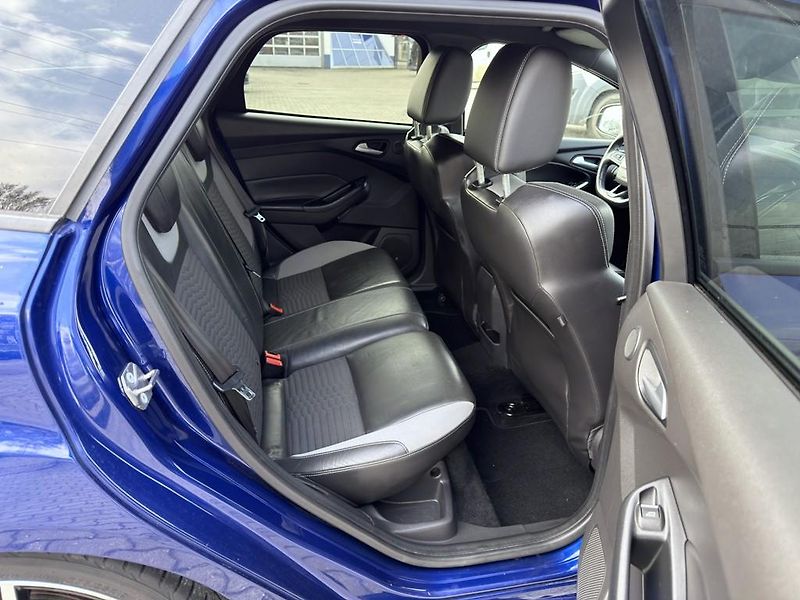 Ford Focus 2.0 ST 184 kW navi. xenony - fotka 10 z 23