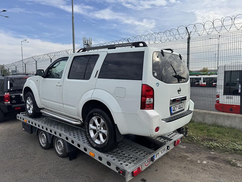 Nissan Pathfinder (2008) 2.5DCI 125kw AT 4x4 - fotka 3 z 24