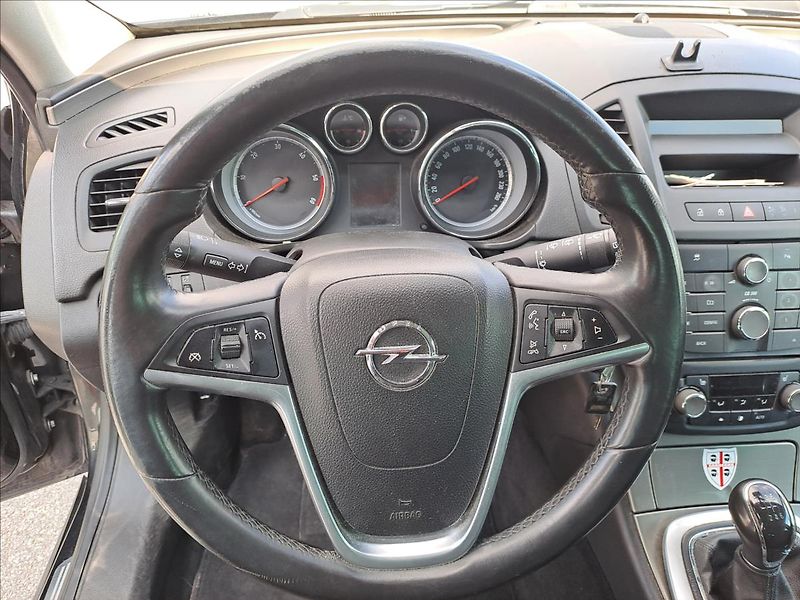 Opel Insignia 2,0 DCTI - fotka 12 z 14