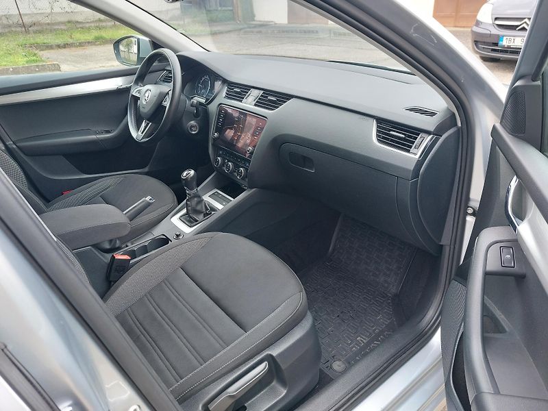 Škoda Octavia 2,0 TDi 110kw STYLE Manuál - fotka 16 z 19