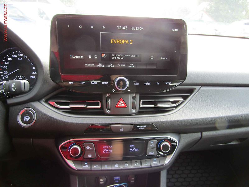 Hyundai i30 (2023) 1.5 DPi, 1.maj,ČR, Navi, AC - fotka 16 z 22