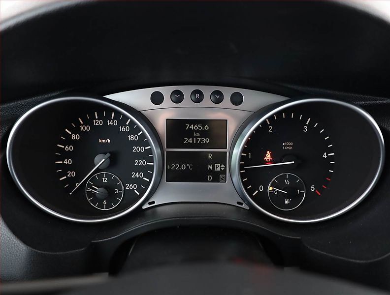 Mercedes-Benz Třídy R (2007) R 320 CDI 4MATIC, 4X4 - fotka 9 z 16