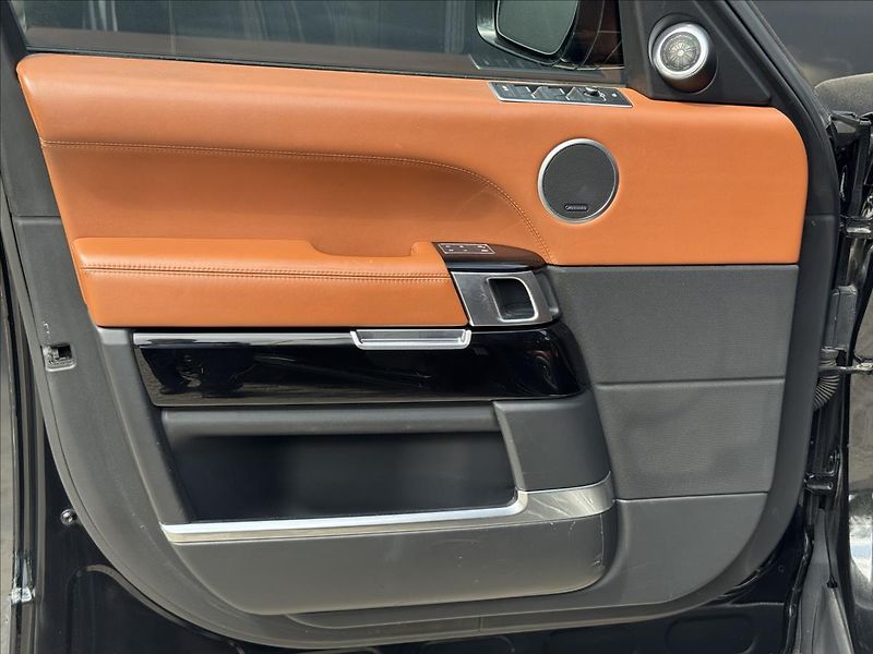 Land Rover Range Rover 4,4 SDV8 Autobiography LWB DPH - fotka 30 z 38