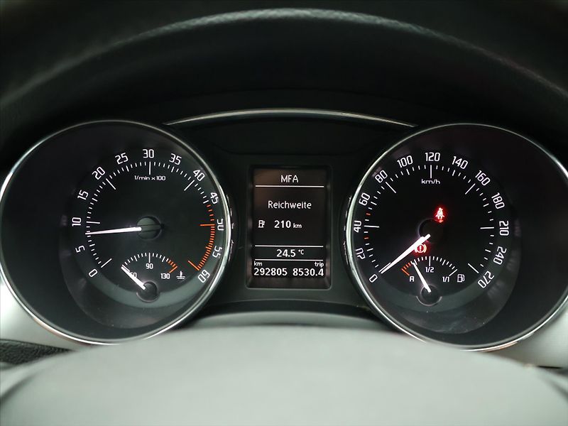 Škoda Superb 2,0 TDI 103kW Ambition Tažné - fotka 15 z 31