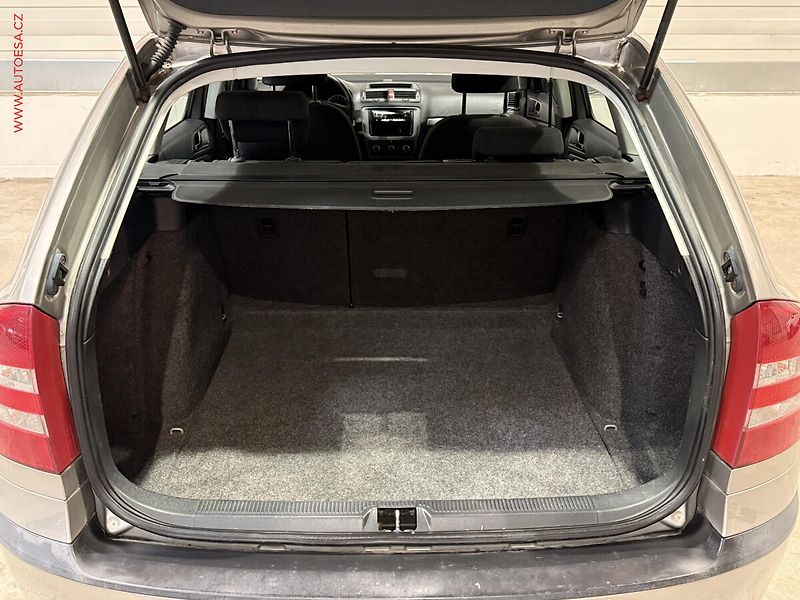 Škoda Octavia (2011) 1.6i, 2.maj,ČR, Tour, +kola - fotka 7 z 15