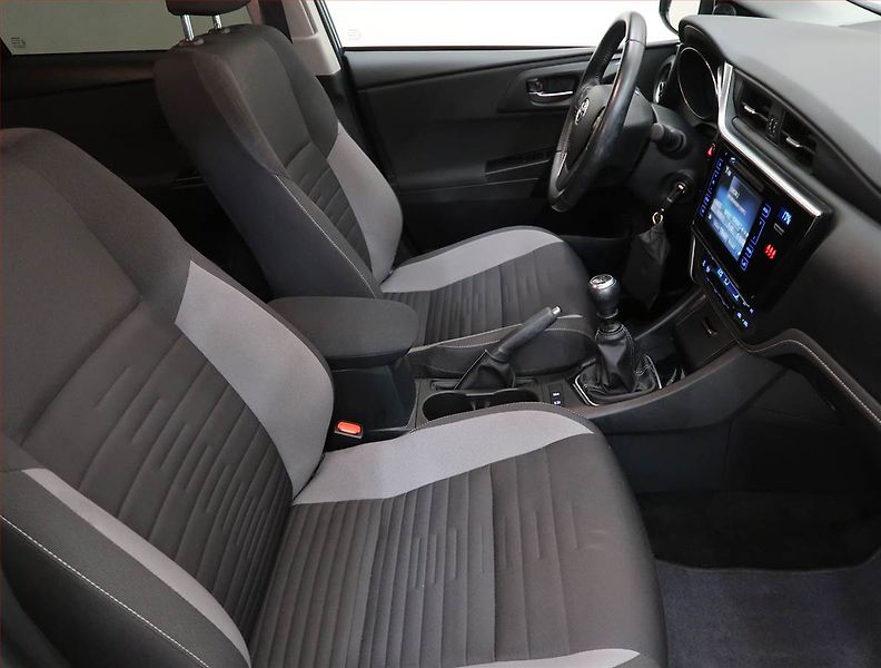 Toyota Auris (2017) 1.2 Ti, Park. senzory - fotka 9 z 14
