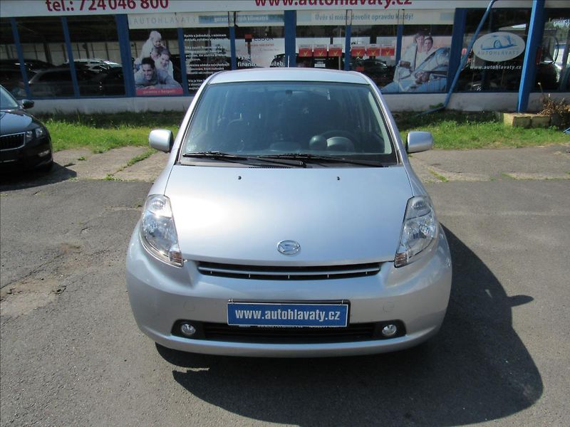 Daihatsu Sirion 1,3 i 64kW - fotka 2 z 29