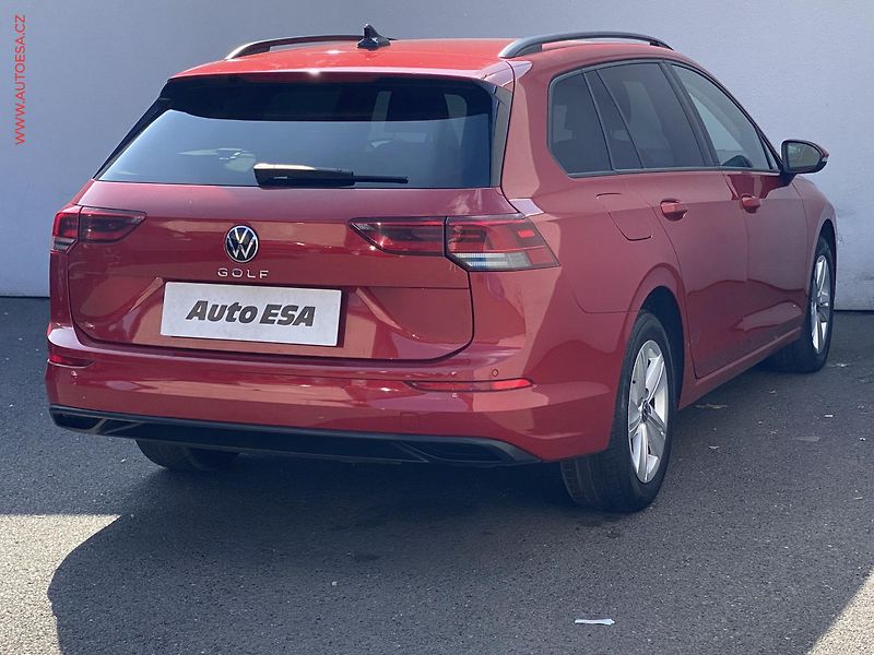 Volkswagen Golf (2022) 2.0 TDi, Life, DSG, LED - fotka 4 z 23