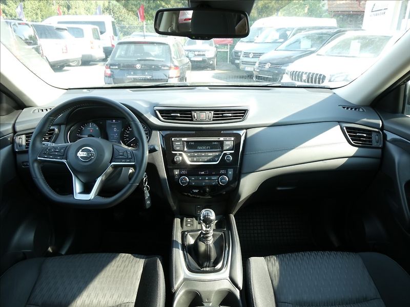 Nissan X-Trail 2,0 dCi 130kW 4x4 DPH, ČR - fotka 27 z 41
