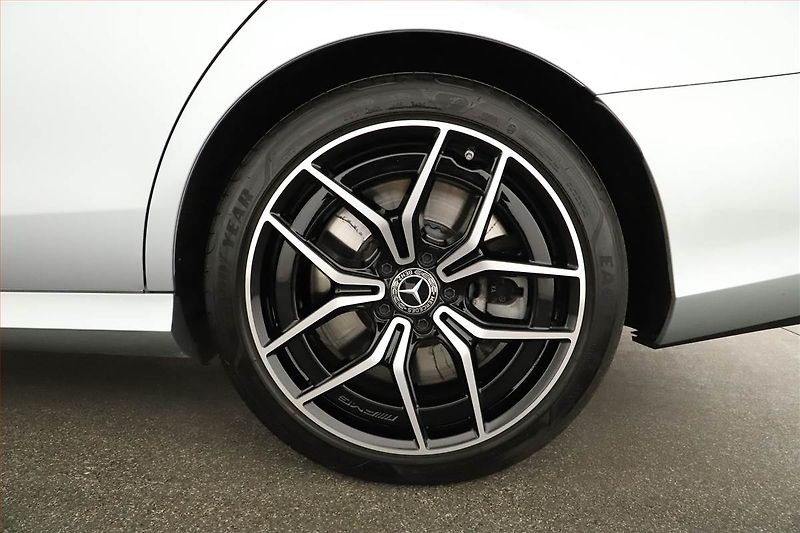 Mercedes-Benz Třídy E (2021) E 450 4MATIC - fotka 21 z 21