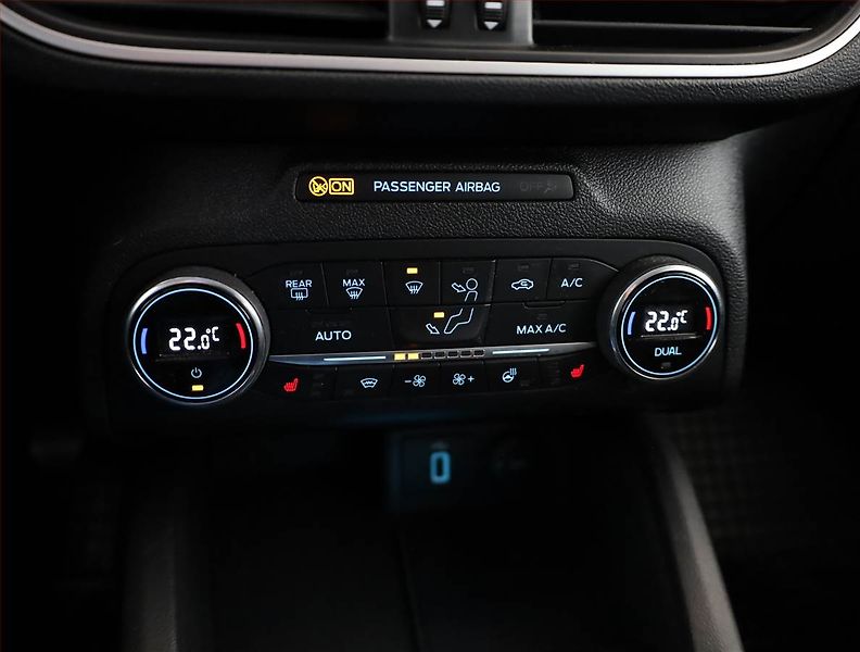 Ford Focus (2020) 1.5 EcoBlue, Tempomat - fotka 11 z 18
