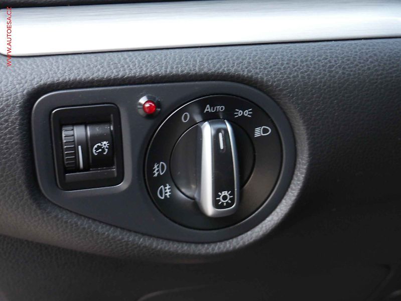 Volkswagen Sharan (2012) 2.0TDi, AT, navi, bixen - fotka 14 z 17