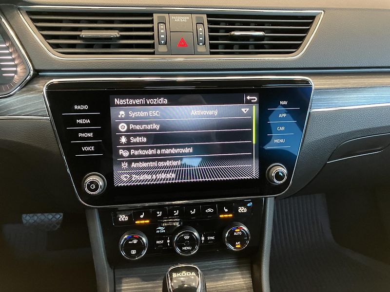 Škoda Superb  2.0 TDI 110kW Style DSG AT7 - fotka 31 z 38
