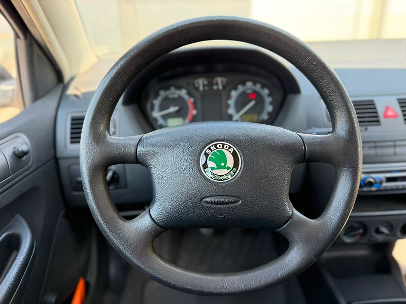 Škoda Fabia HB Classic 1.2HTP 40kW 55 - fotka 2 z 19
