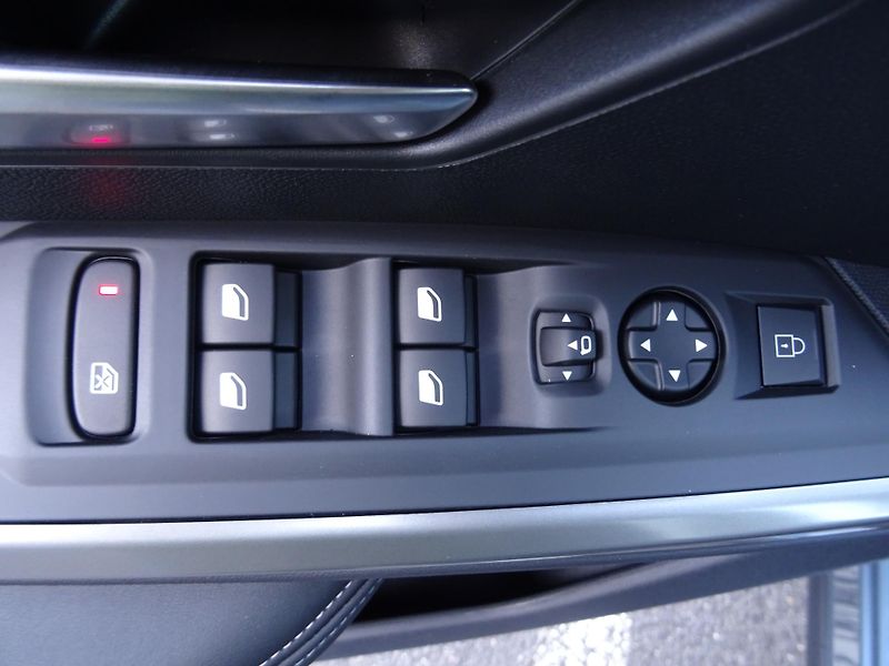 Peugeot 5008 (2026) BUSINESS Hybrid 145k e-DCS6 - fotka 17 z 49