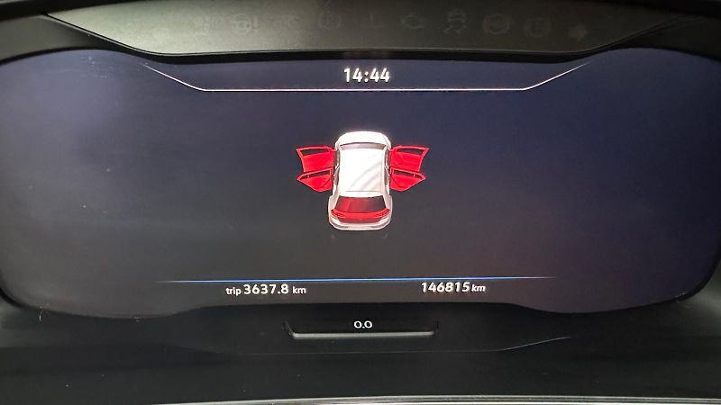 Volkswagen e-Golf (2018) 100KW - fotka 13 z 24