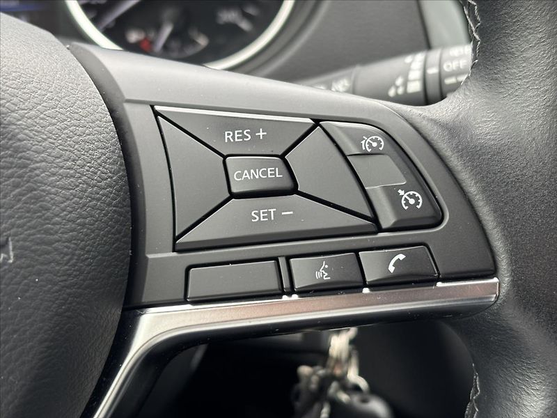 Nissan Qashqai 1,3 DIG-T Acenta VÝHŘEV KAMERA - fotka 29 z 37