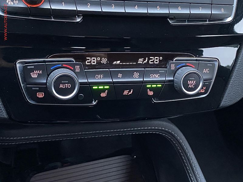 BMW X1 (2017) 1.5i sDrive 18i - fotka 15 z 18