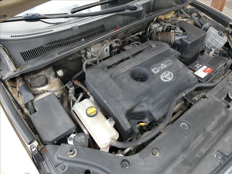 Toyota RAV4 2,2 D-4D 110kW 4x4,ČR,2.majite - fotka 30 z 40