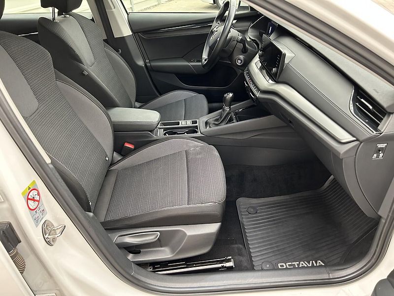 Škoda Octavia 1.5 TSI  Ambition   Plus - fotka 24 z 30