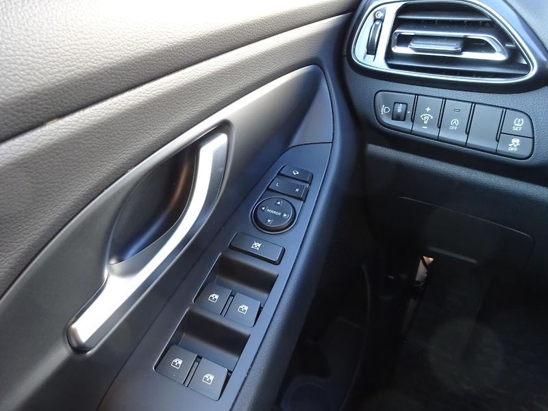 Hyundai i30 1.5 T-GDI 103kW DCT N-Line - fotka 13 z 20