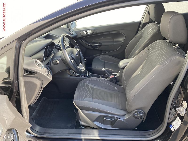 Ford Fiesta (2015) 1.0 EB, Titanium, výhřev sed - fotka 9 z 17
