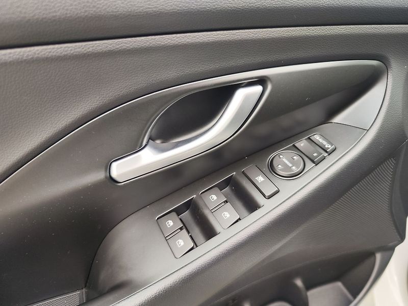Hyundai i30 1.5 T-GDI/117kW Smart - fotka 27 z 30
