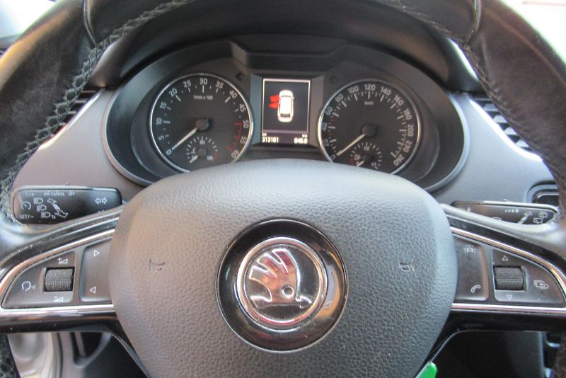 Škoda Octavia 2.0 TDi AUT.KLIMA NAVIGACE - fotka 12 z 21
