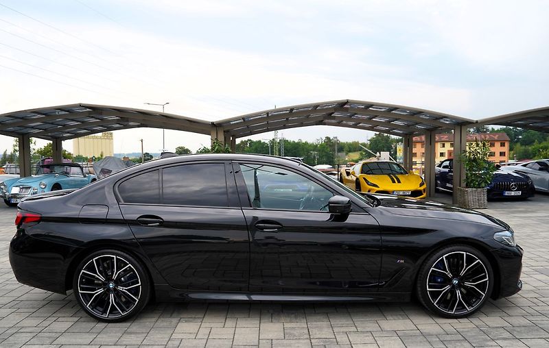 BMW Řada 5 M550i xDrive/Lasery,HUD/530PS - fotka 7 z 44