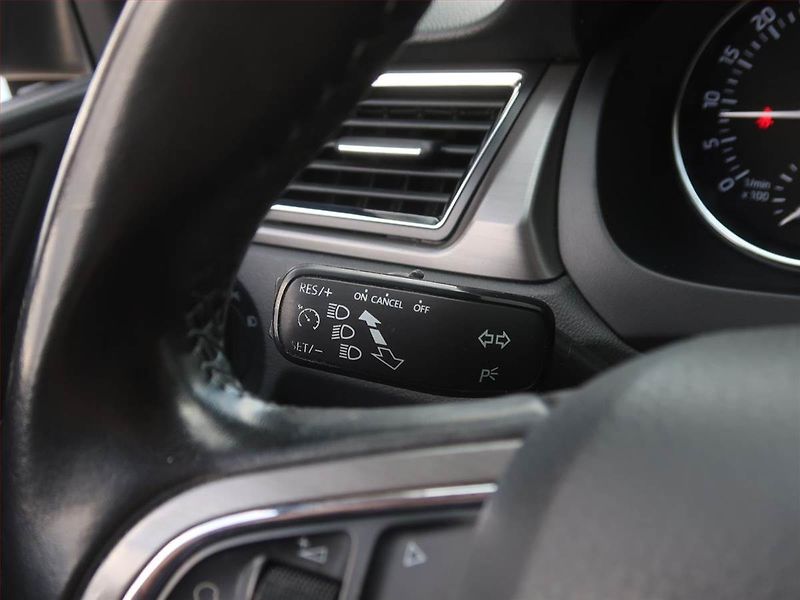 Škoda Rapid (2015) Spaceback 1.6 TDI, Xenony - fotka 13 z 17