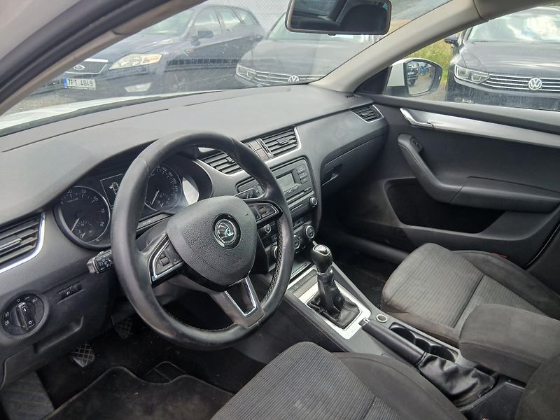 Škoda Octavia 3, 1.2 TSI, plně pojízdné  - fotka 21 z 27