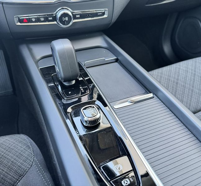 Volvo XC60 B5 AWD (benzín) CORE 1.maj. - fotka 45 z 46