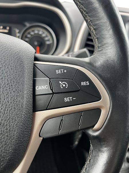 Jeep Cherokee 2.2 147kW 4x4 9.ZF Night Eagle - fotka 10 z 23