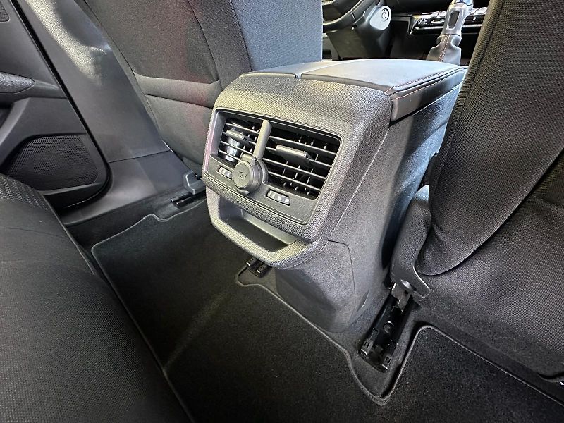 Peugeot 3008 (2018) 1.2/96kW *2.Maj *   - fotka 29 z 42