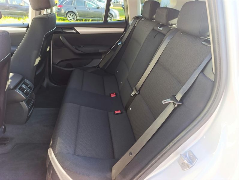 BMW X3 2,0 d X-Drive Aut.,Navi,Bi-xen - fotka 22 z 36