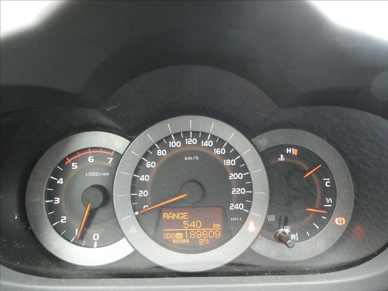 Toyota RAV4 2,2 D-4D 110kW 4x4,ČR,2.majite - fotka 28 z 40